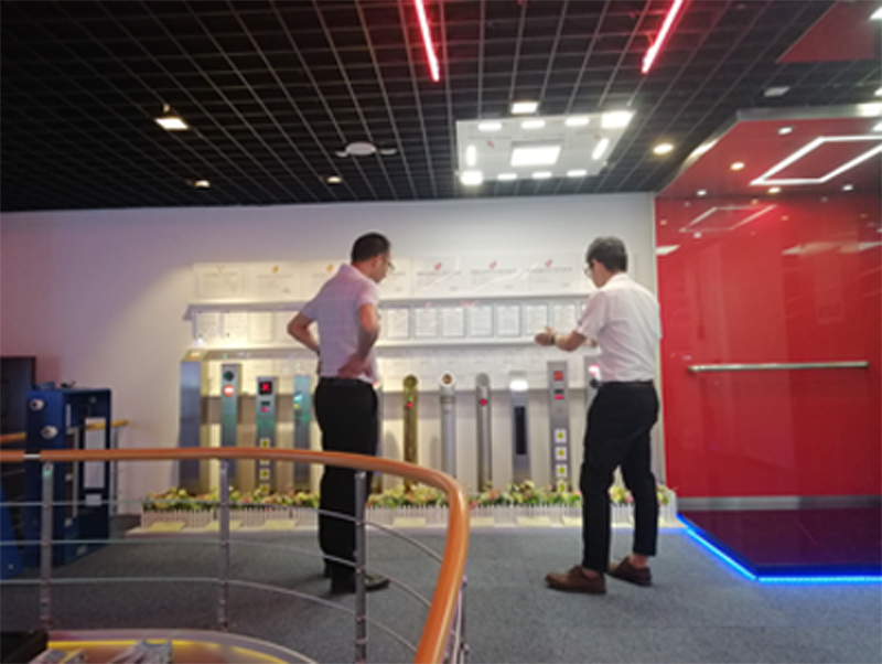 ����ӥ��ʼ��������Ӧ���μӳ��ݹ�ҵ�����������